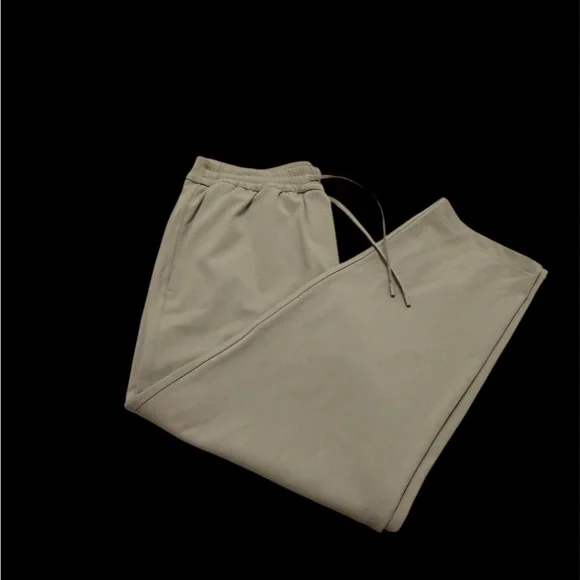 Lululemon Tapered-Leg Mid-Rise Pant 7/8 Length *Luxtreme - Picture 2 of 2